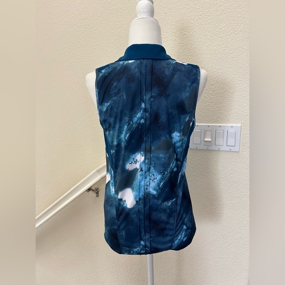 Slazenger Marble Pin Tuck Sleeveless Golf Polo Blue Medium sleeveless V- neck - Picture 3 of 9